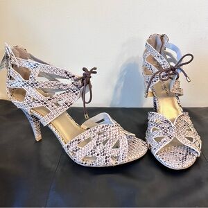 Christian Siriano Tan Snakeskin Caged Cutout Zip Back Heel shoes Sandals NEW NWT